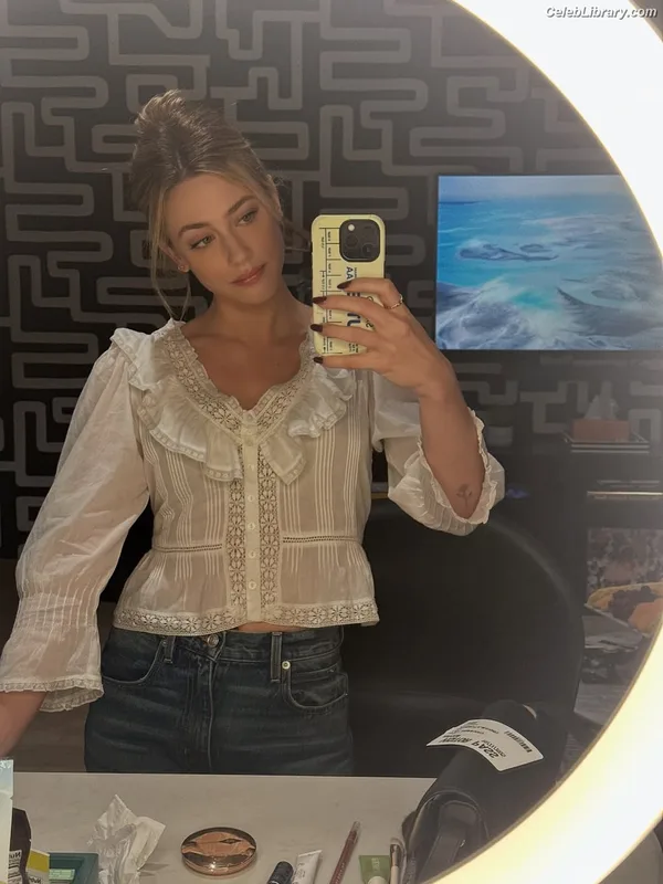 Lili Reinhart photo 7 of 1522