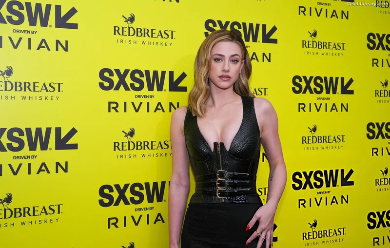 Lili Reinhart photo 3 of 1522