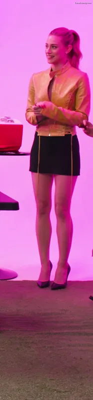 Lili Reinhart photo 5 of 1522