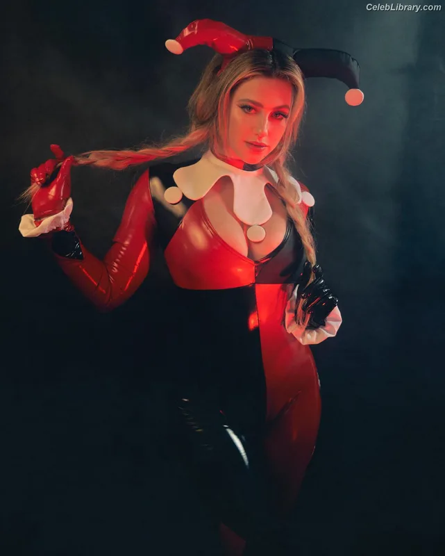 Lili Reinhart photo 19 of 1522
