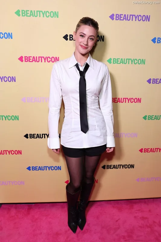 Lili Reinhart photo 6 of 1522