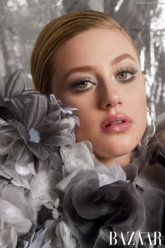 Lili Reinhart photo 8 of 1522