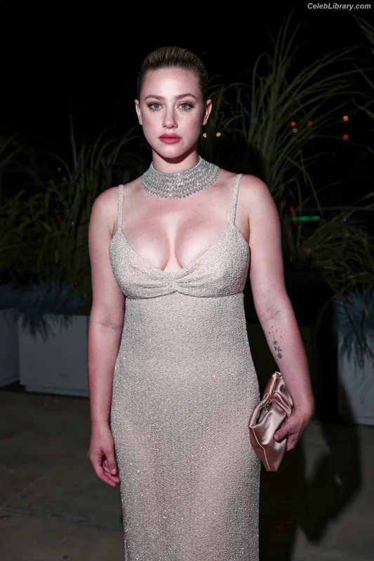 Lili Reinhart photo 14 of 1522