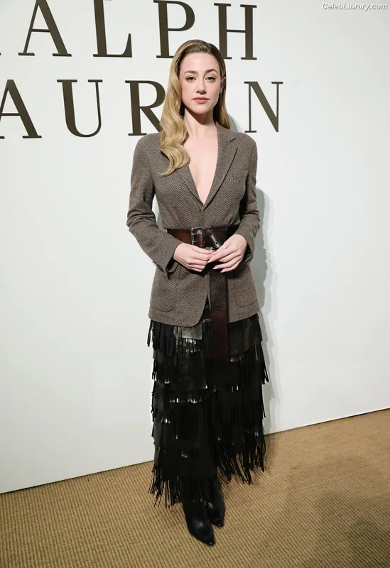 Lili Reinhart photo 9 of 1522