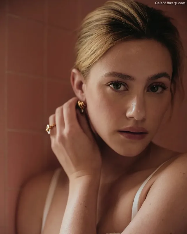 Lili Reinhart photo 12 of 1522