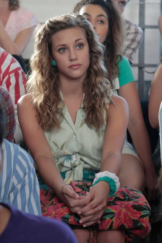 Lili Reinhart photo 22 of 1522