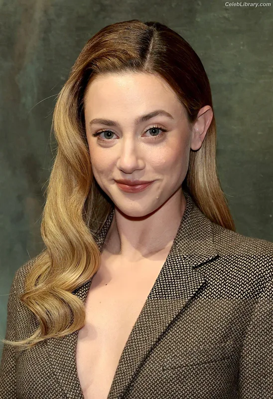 Lili Reinhart photo 24 of 1522