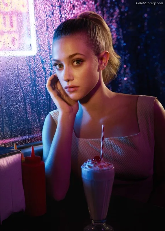 Lili Reinhart photo 10 of 1522