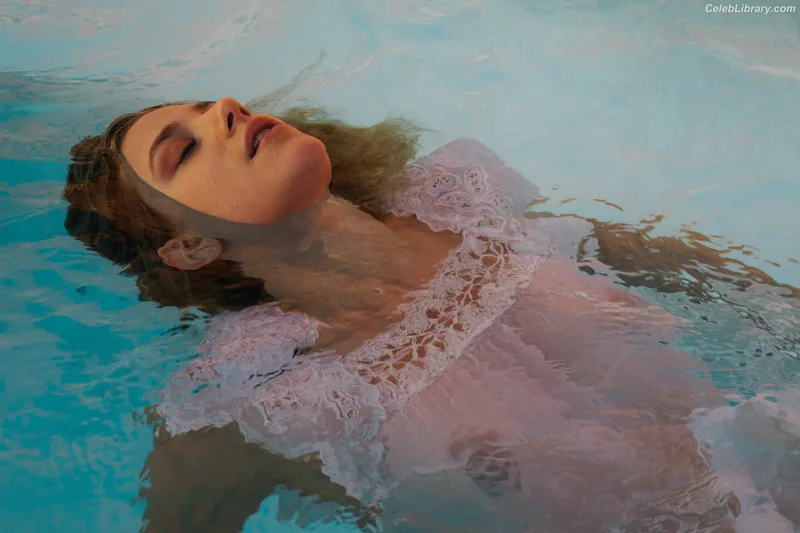 Lili Reinhart photo 24 of 1522