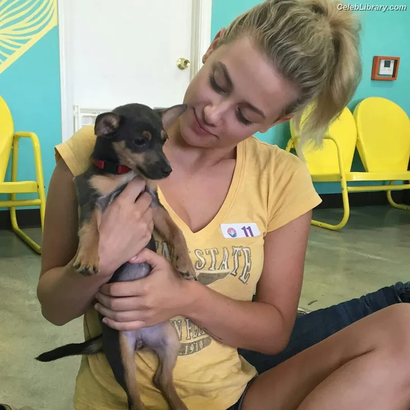 Lili Reinhart photo 7 of 1522