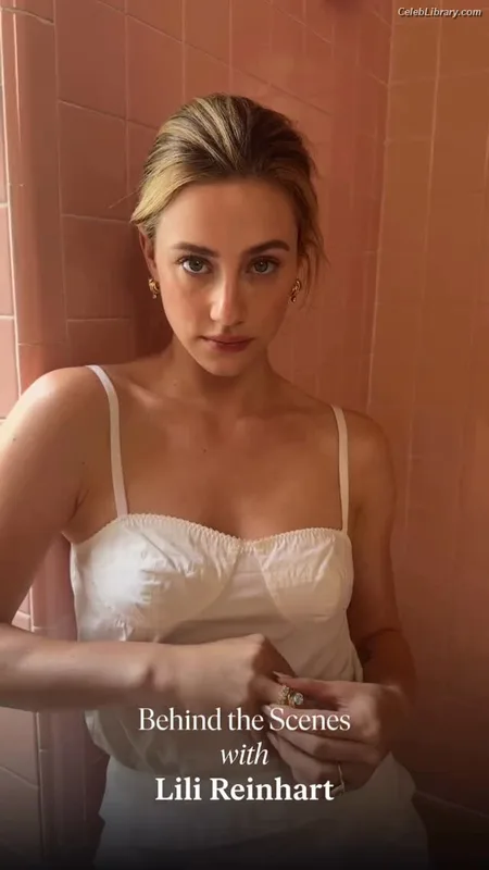Lili Reinhart photo 16 of 1522