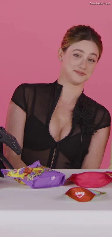 Lili Reinhart photo 1 of 1522