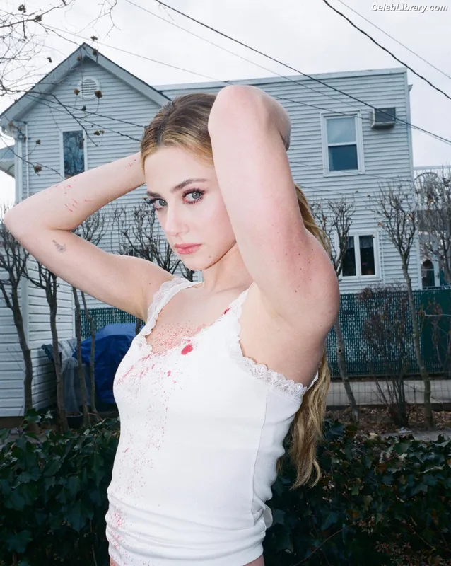 Lili Reinhart photo 1 of 1522