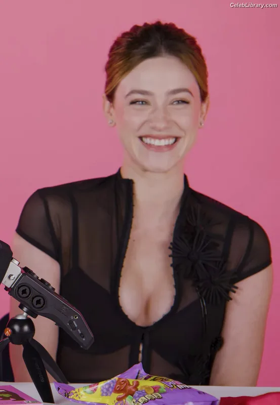 Lili Reinhart photo 10 of 1522