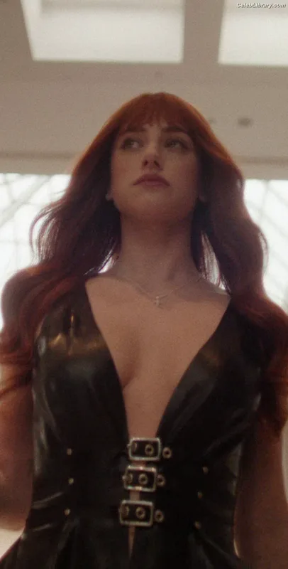 Lili Reinhart photo 2 of 1522