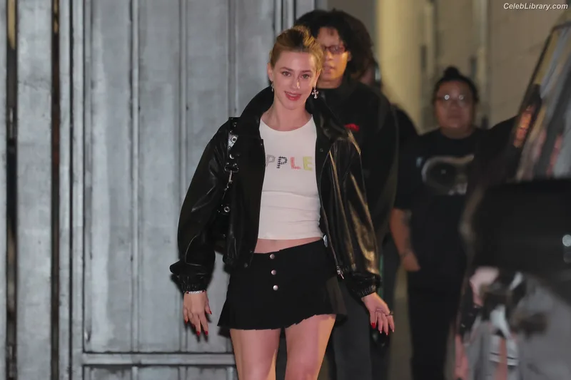 Lili Reinhart photo 3 of 1522