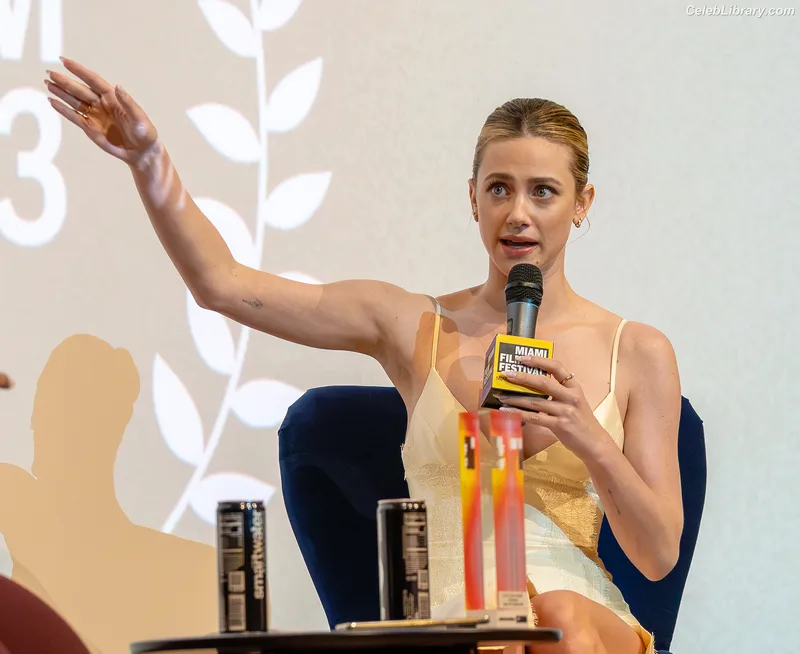 Lili Reinhart photo 9 of 1522