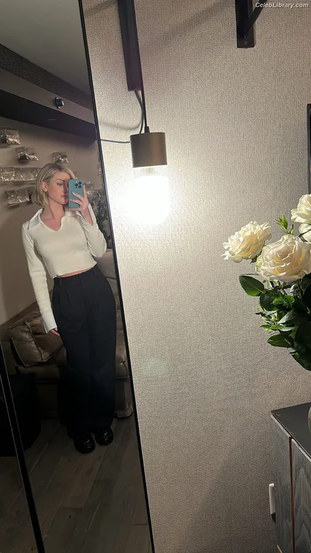 Lili Reinhart photo 23 of 1522