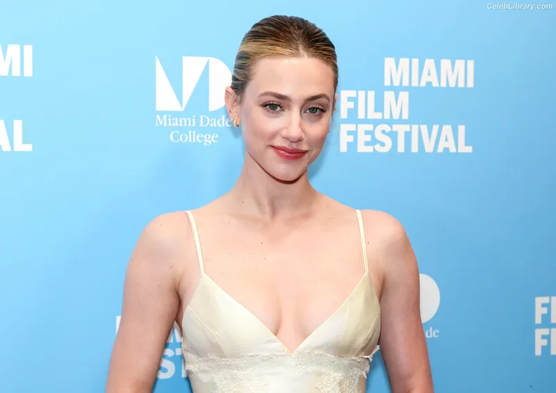 Lili Reinhart photo 3 of 1522