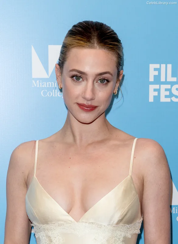 Lili Reinhart photo 11 of 1522