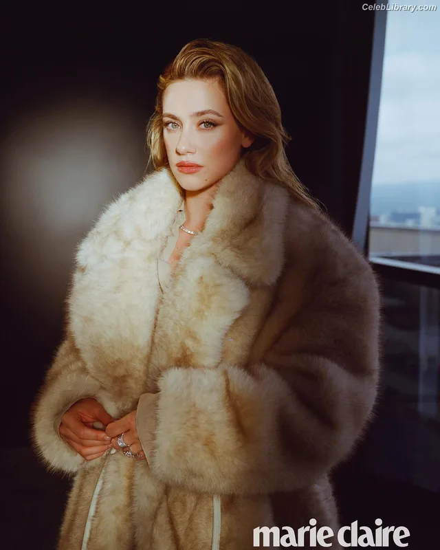 Lili Reinhart photo 1 of 1522