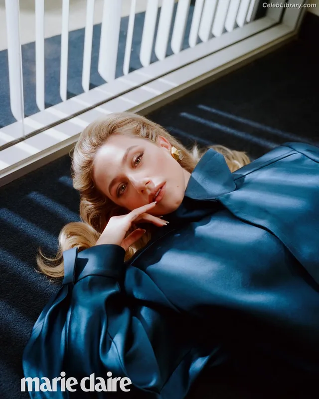Lili Reinhart photo 2 of 1522