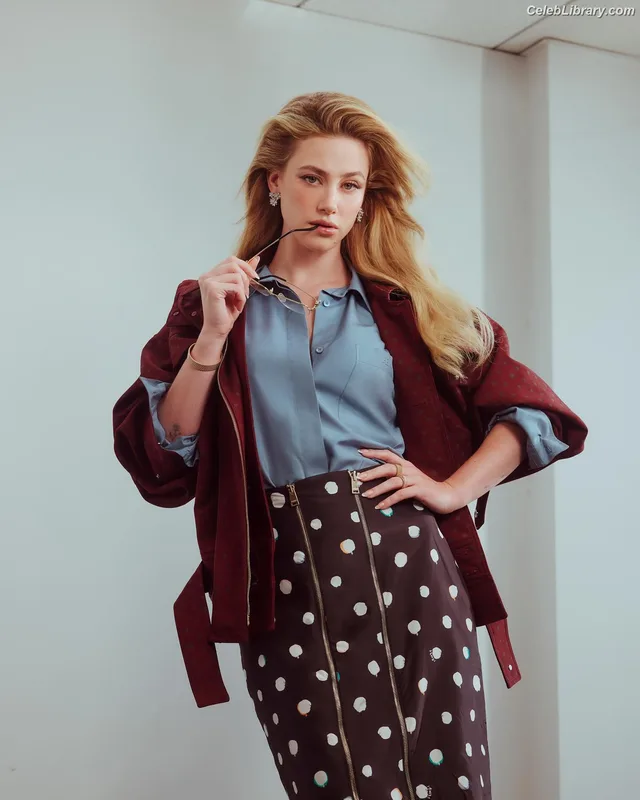 Lili Reinhart photo 3 of 1522