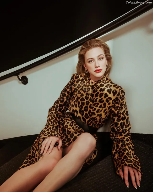 Lili Reinhart photo 4 of 1522