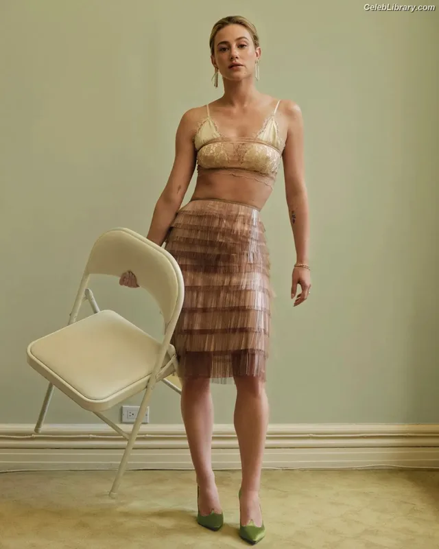 Lili Reinhart photo 7 of 1522
