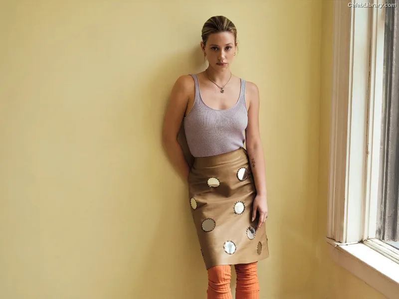 Lili Reinhart photo 9 of 1522