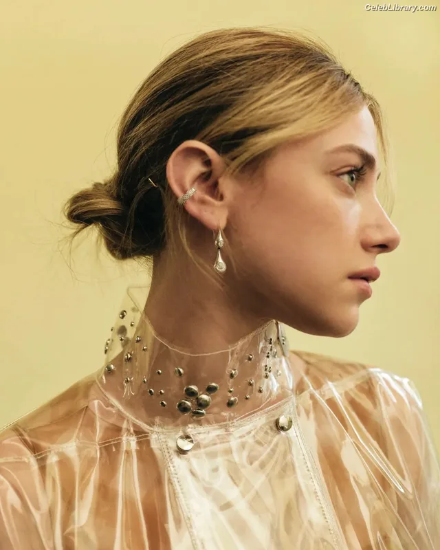 Lili Reinhart photo 14 of 1522