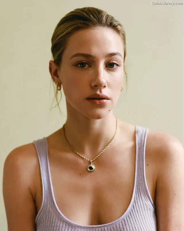 Lili Reinhart photo 16 of 1522