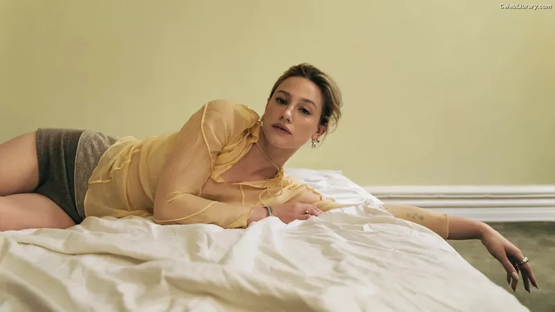 Lili Reinhart photo 17 of 1522