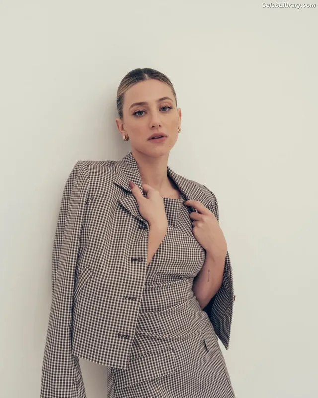 Lili Reinhart photo 24 of 1522