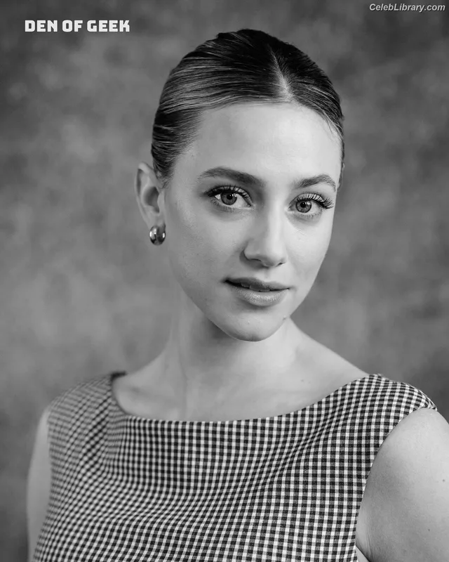 Lili Reinhart photo 1 of 1522