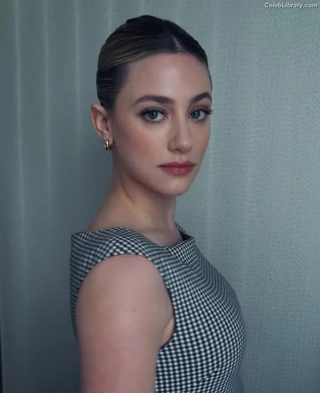 Lili Reinhart photo 2 of 1522