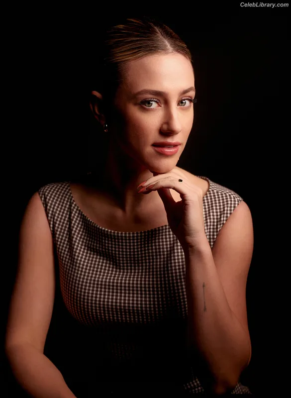 Lili Reinhart photo 8 of 1522