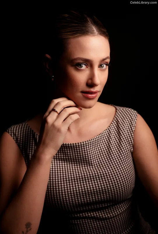 Lili Reinhart photo 9 of 1522