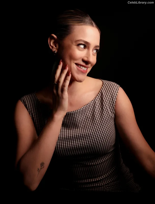 Lili Reinhart photo 10 of 1522