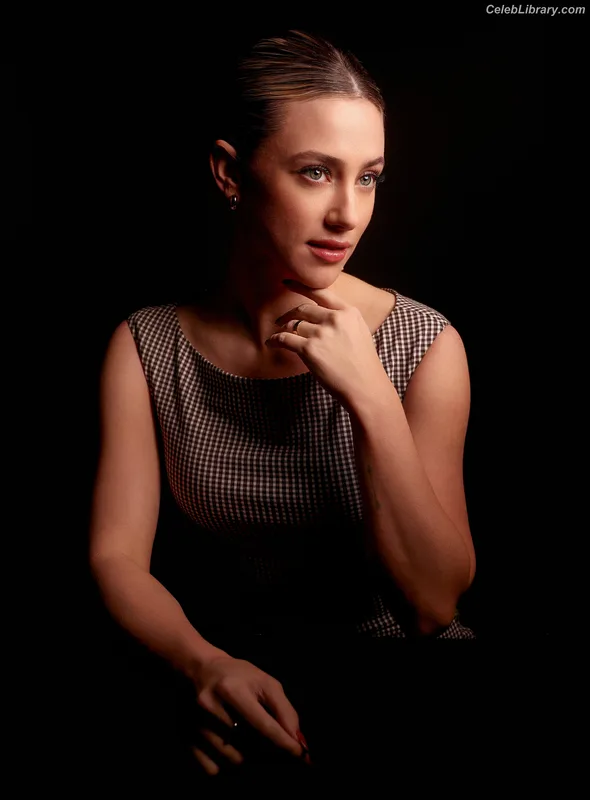 Lili Reinhart photo 11 of 1522