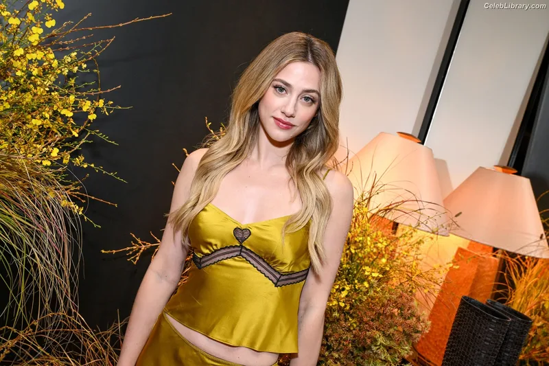 Lili Reinhart photo 16 of 1522