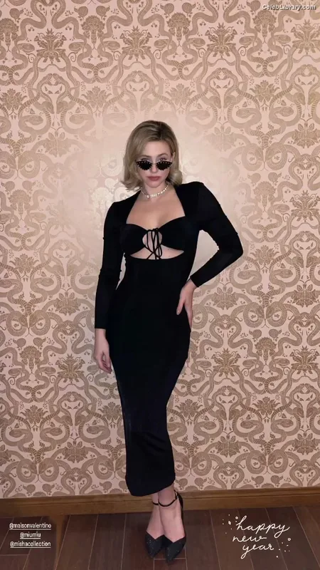 Lili Reinhart photo 5 of 1522