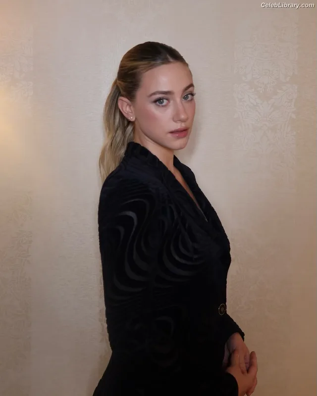 Lili Reinhart photo 8 of 1522