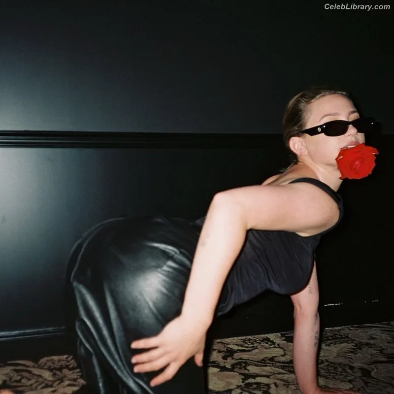Lili Reinhart photo 9 of 1522
