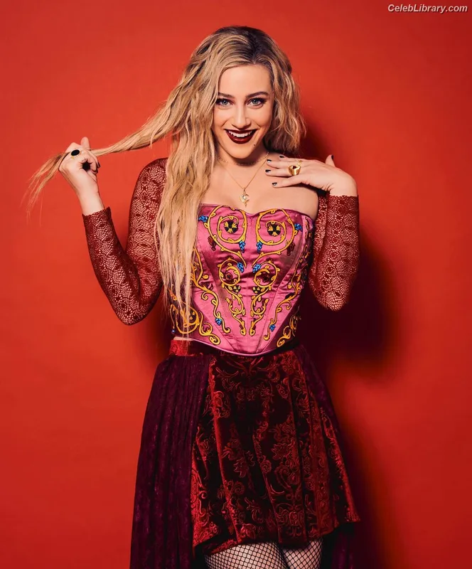 Lili Reinhart photo 10 of 1522