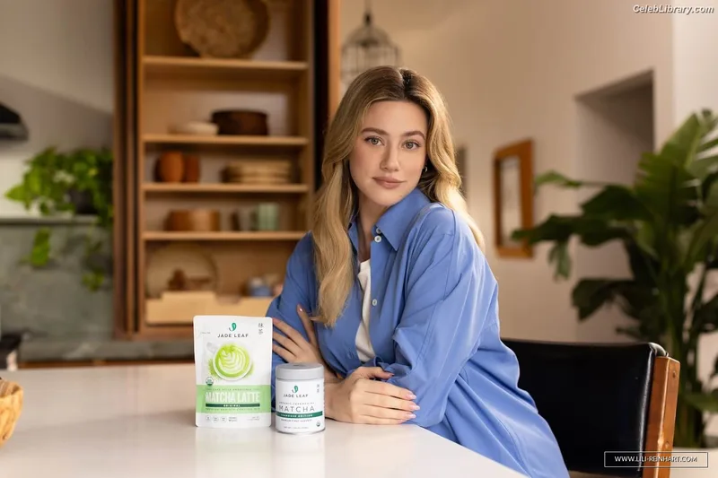 Lili Reinhart photo 21 of 1522