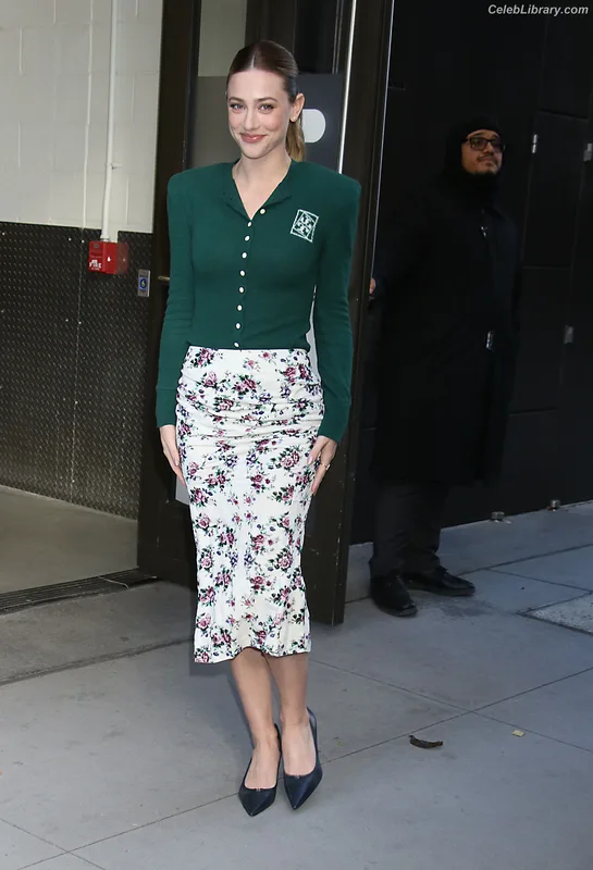 Lili Reinhart photo 5 of 1522
