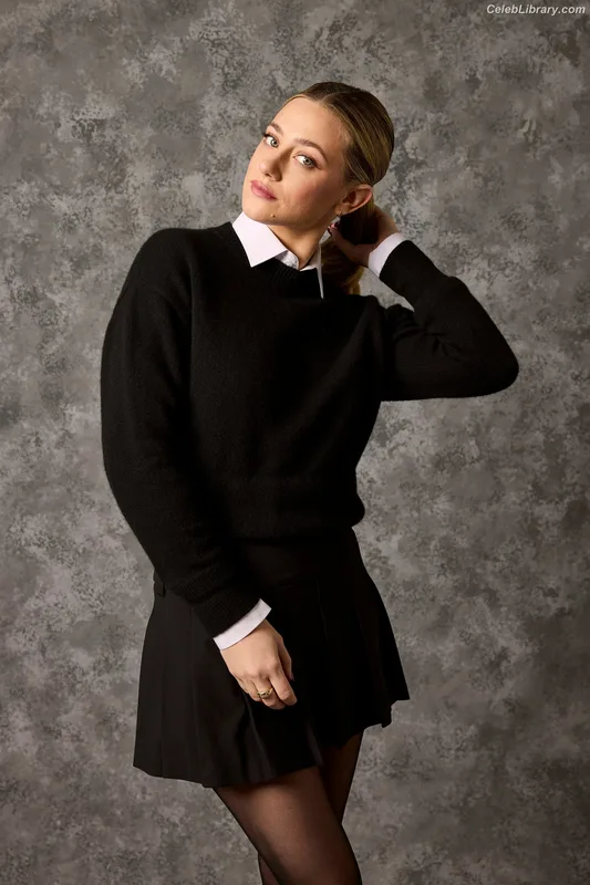 Lili Reinhart photo 21 of 1522