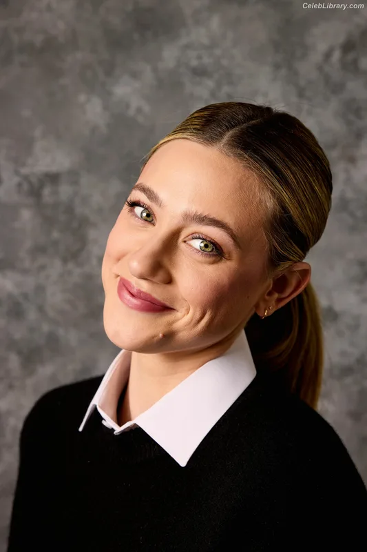 Lili Reinhart photo 24 of 1522