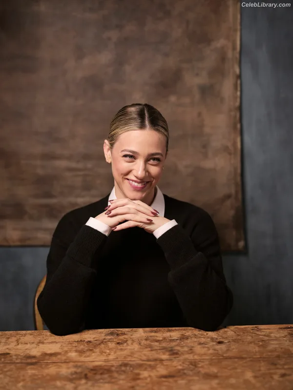 Lili Reinhart photo 1 of 1522